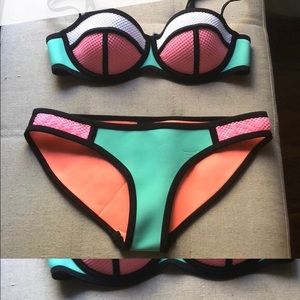 Triangl bathing suit set